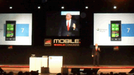 Steve Ballmer CEO Microsoft   ออกมาโชวเจ๋งกับนวัตกรรมเทคโนโลยีใหม่ในงาน MWC บาเซโลน่า ประเทศสเปน