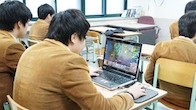 ทางเกาหลีได้จัดตั้งโรงเรียนไฮสคูล หรือโรงเรียนมัธยมปลายเพื่อการศึกษาการพัฒนาเกมโดยเฉพาะ 